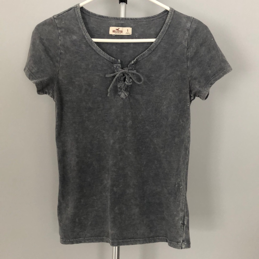 Hollister Grey Acid Wash T Shirt in Size Small